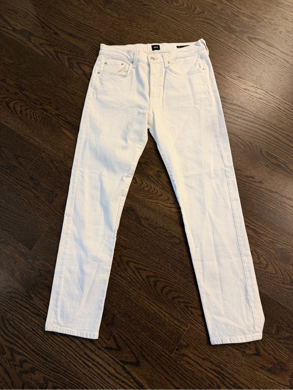 EDWin White High-Waist Tapered Jeans with Leather Patch and Tapered Legs!